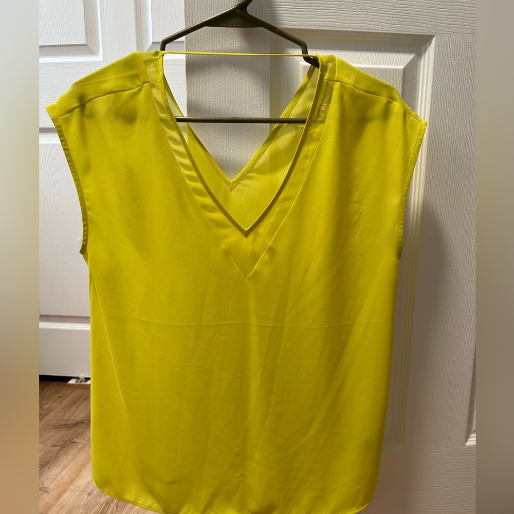 Express Tank Top - Picture 3 of 4